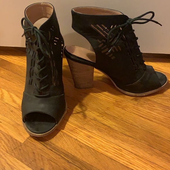 Cute lace up booties - Picture 2 of 4